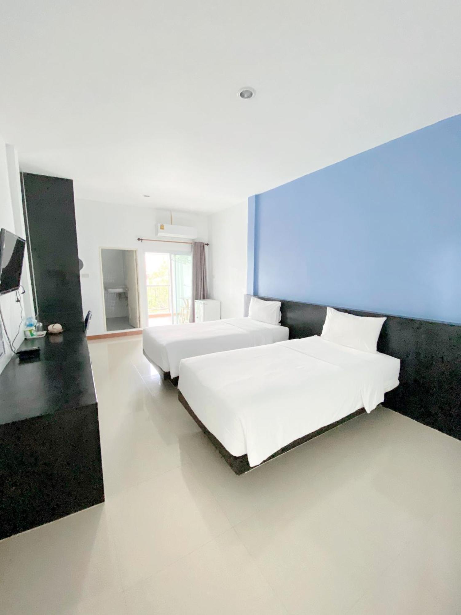Tanatnan Hotel Ranong Exterior photo